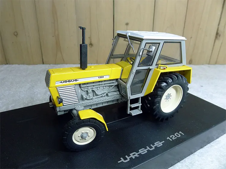 Universal Hobbies-UH5284 Ursus 1201 2WD jaune Version 1:32 scale